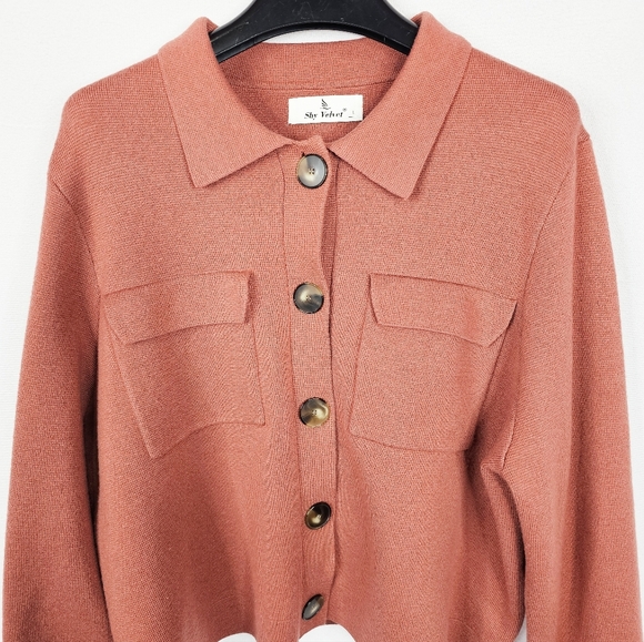 Collared Button-up Cardigan - Picture 3 of 5